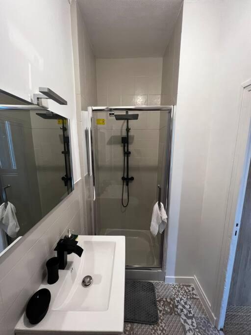 Appartement T2 Avec Terrasse Proche Cathedrale Бурж Екстериор снимка